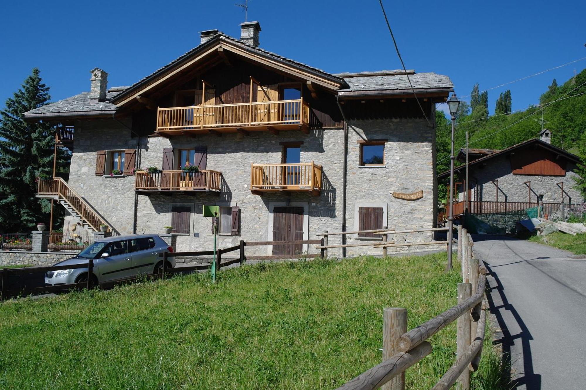 Le Vieux Noyer - Appartamenti Al Verde Villaggio Di Rumiod Saint-Pierre Εξωτερικό φωτογραφία
