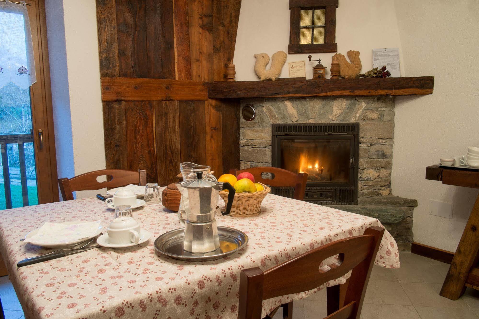Le Vieux Noyer - Appartamenti Al Verde Villaggio Di Rumiod Saint-Pierre Εξωτερικό φωτογραφία